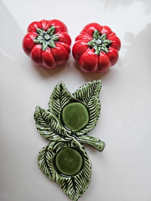 Conjunto de Saleiro e Pimenteiro Design de Tomate por Faiobidos