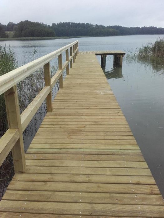 Budowa pomostów, wbijanie pali, kafar, umocnienia brzegów,