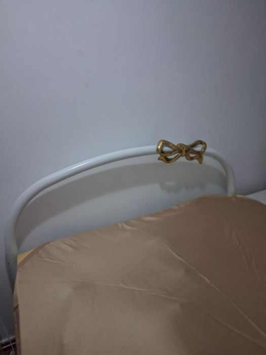 Cama de ferro com estrado