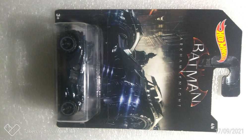 Die-cast Carro 2014 hot wheels batman : arkham knigth batmobile Selado