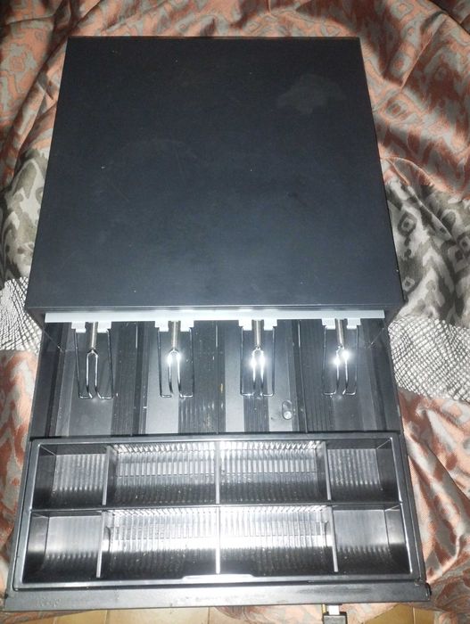 Caixa de dinheiro nova com chave (aqprox), pouco uso