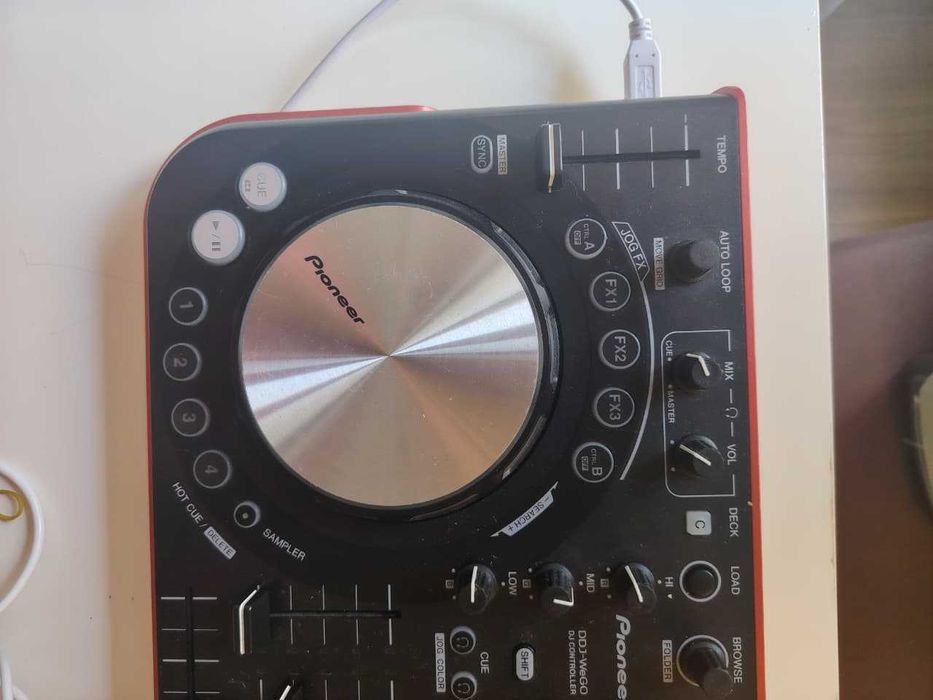 DJ Controller with cable - DDJ-WeGO-R - Multi-colour, compact DJ software controller