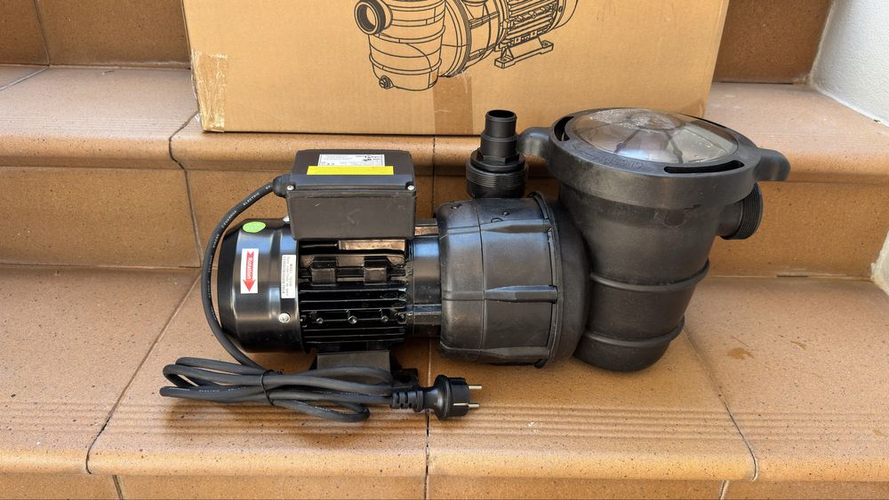 Bomba de Piscina com filtro de 600w COMO NOVA