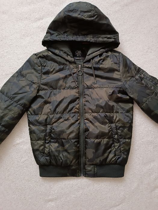 Жіноча легенька демісезонна куртка з капішоном Clockhouse