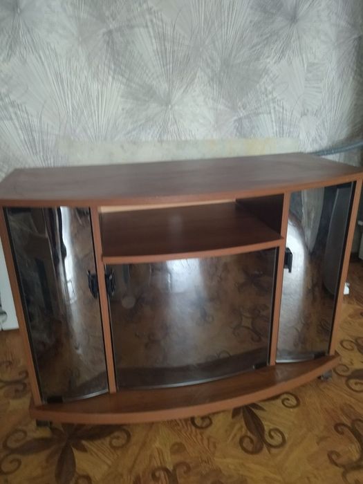 Продам тумбу под телевизор