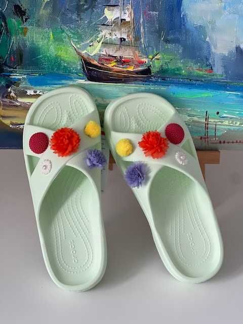 Шльопанці Crocs Classic Wildflower Cross Strap, W8