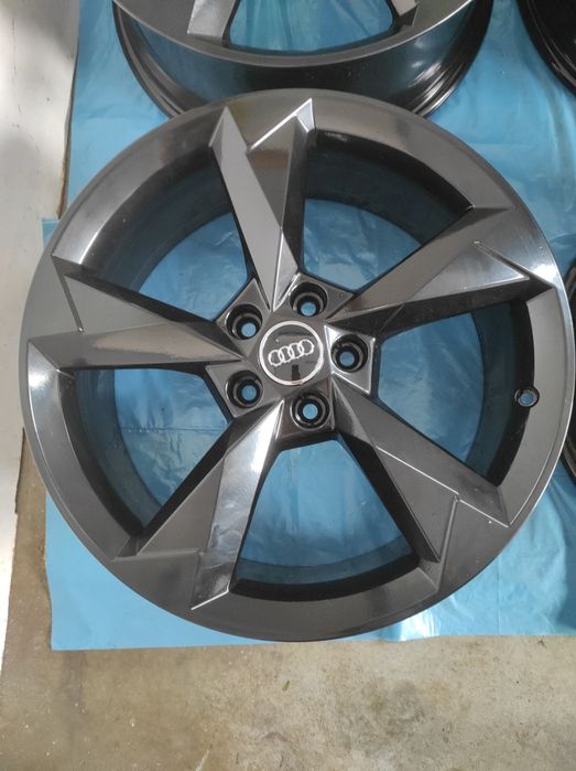 396 Felgi aluminiowe ORYGINAŁ AUDI R 19 5x112 otwór 57,1 mm  CZARNE