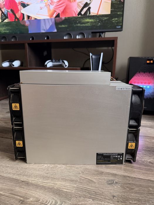 ASIC Antminer T19 84TH/s Bitcoin BTC майнер