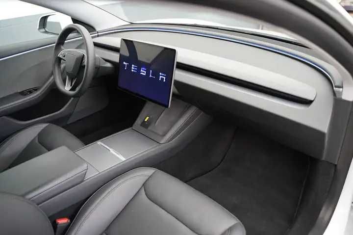Tesla model 3 2024