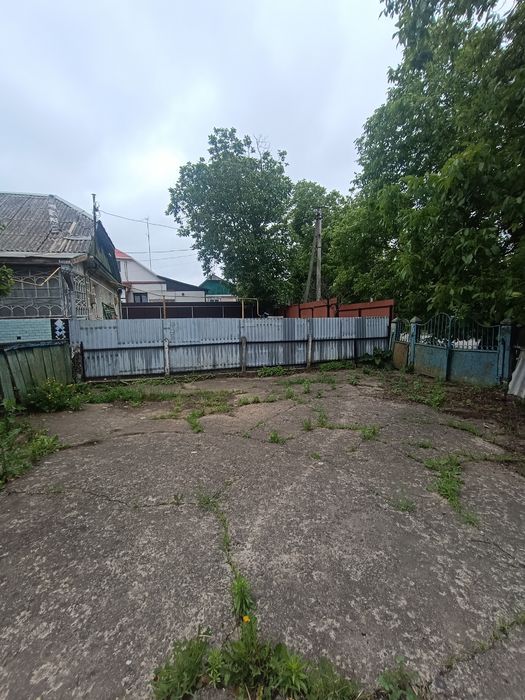 Продаж частини будинку в центрі Довжку