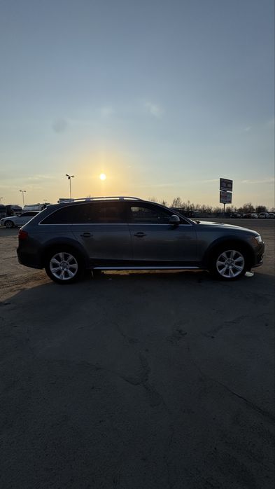 Продам автомобіль Ауді Б8 / Audi A4 Allroad 2013