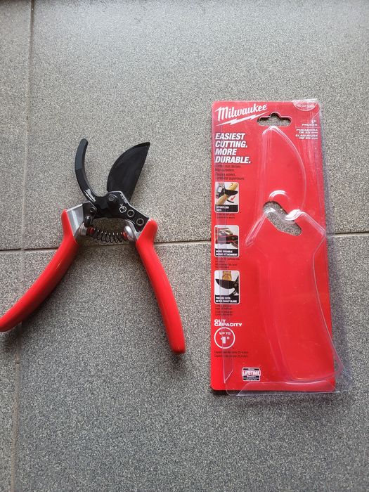 Milwaukee сікатор садовий 48-22-9365