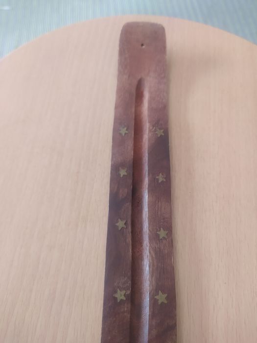 Suporte para insenso em madeira com estrelas e elefante dourado