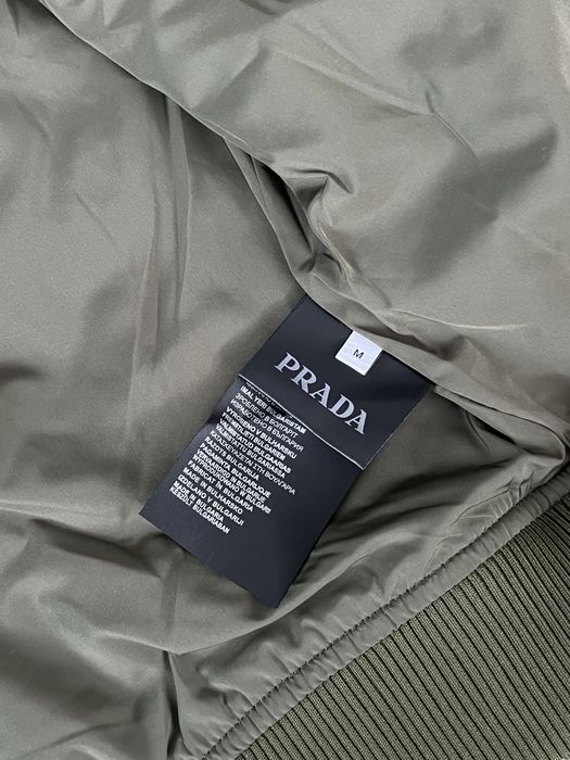 Бомбер куртка Prada