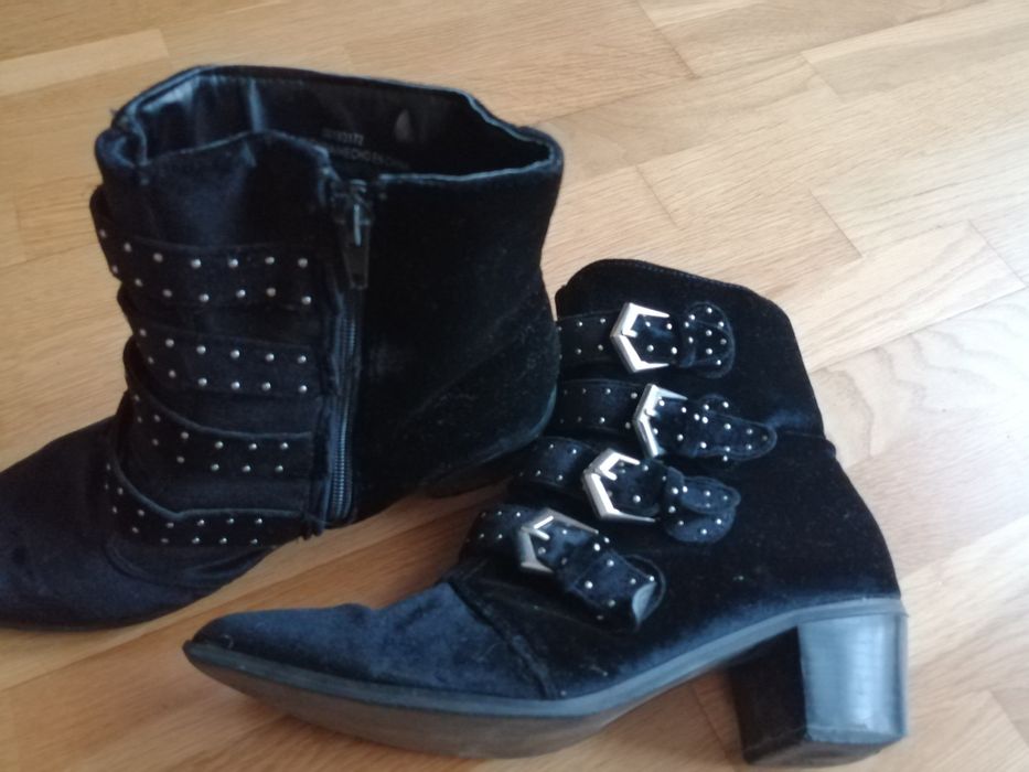 Botki czarne, zamszowe 37