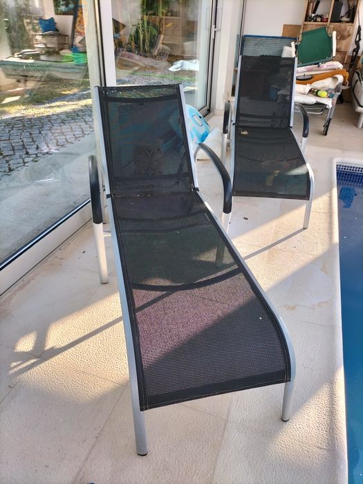 Cadeiras espreguiçadeira, terraço ou jardim.
​Material: Estrutura leve e resistente em alumínio