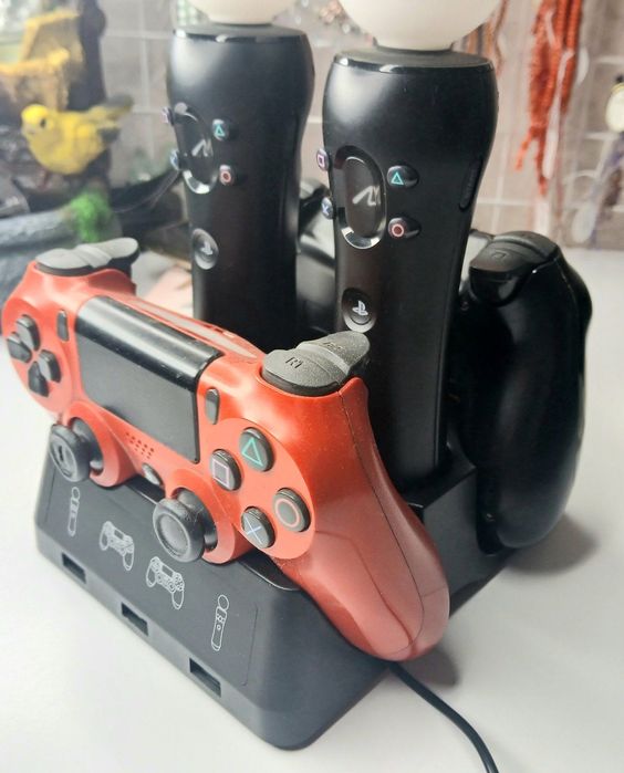 PS 4-ігрова консоль