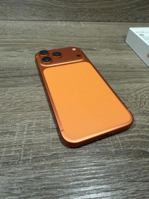 IPhone 17 PRO MAX pomarańczowy