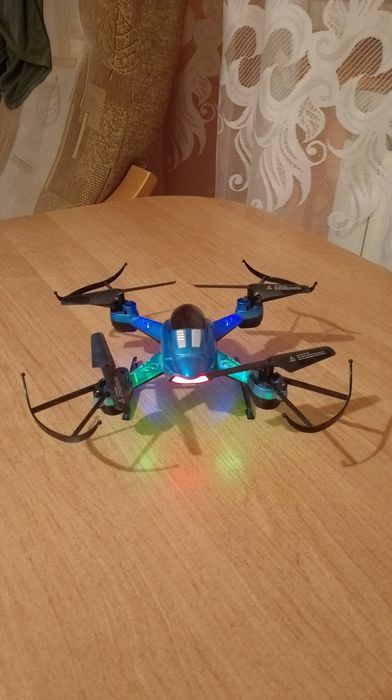 Dron na części bez pilota