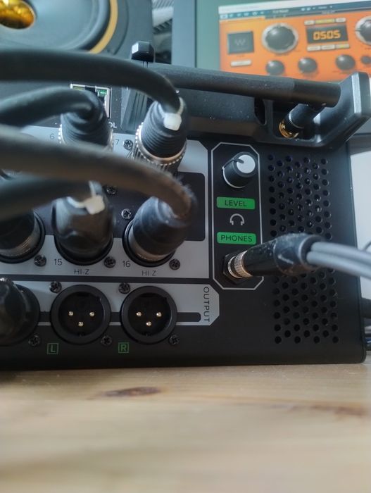 Mackie DL16S mikser pro audio (jak Behringer XR18 czy Soundcraft Ui16)