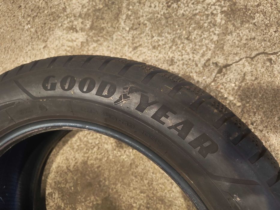 Opony zimowe uzywane 235 55 R19 Goodyear 2021 rok 4 sztuki z274