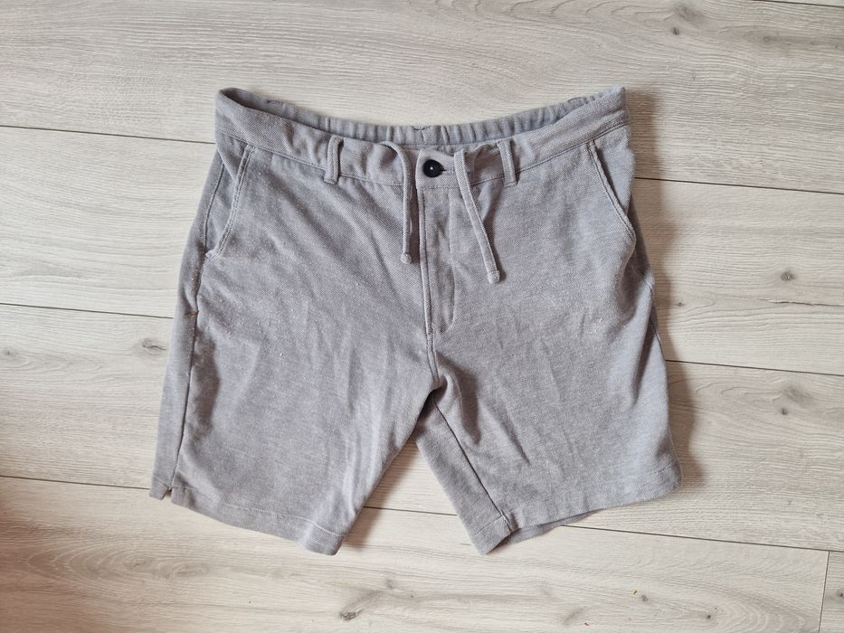 Szare krótkie spodenki szorty SU r L