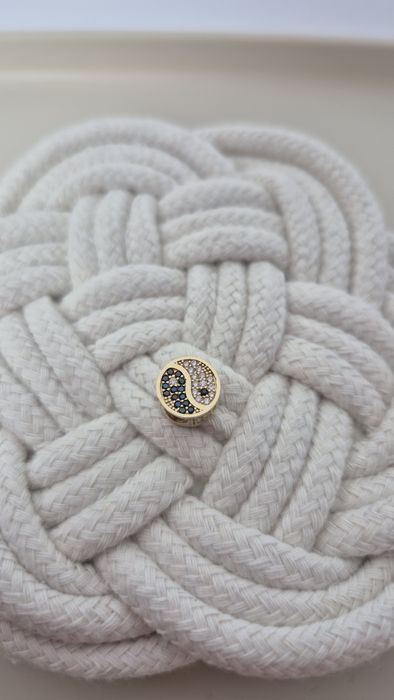Nowy złoty charms do bransoletki typu Pandora Yin Yang cyrkonie p.585