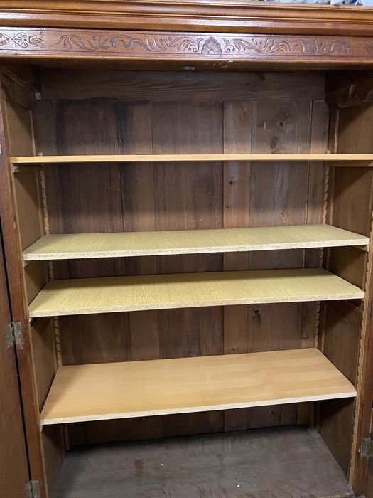 Stara szafa bogato zdobiona  okres międzywojenny