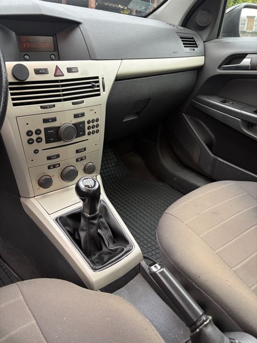 Opel astra H sedan