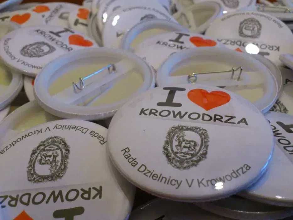 Znaczki quick button przypinki na agrafce, średnica 56 mm