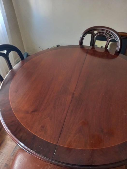 Mesa de jantar com cadeiras