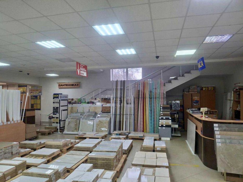 Оренда торгово-офісних приміщень площею 1400 м2 в р-ні вул. Ріпкінська