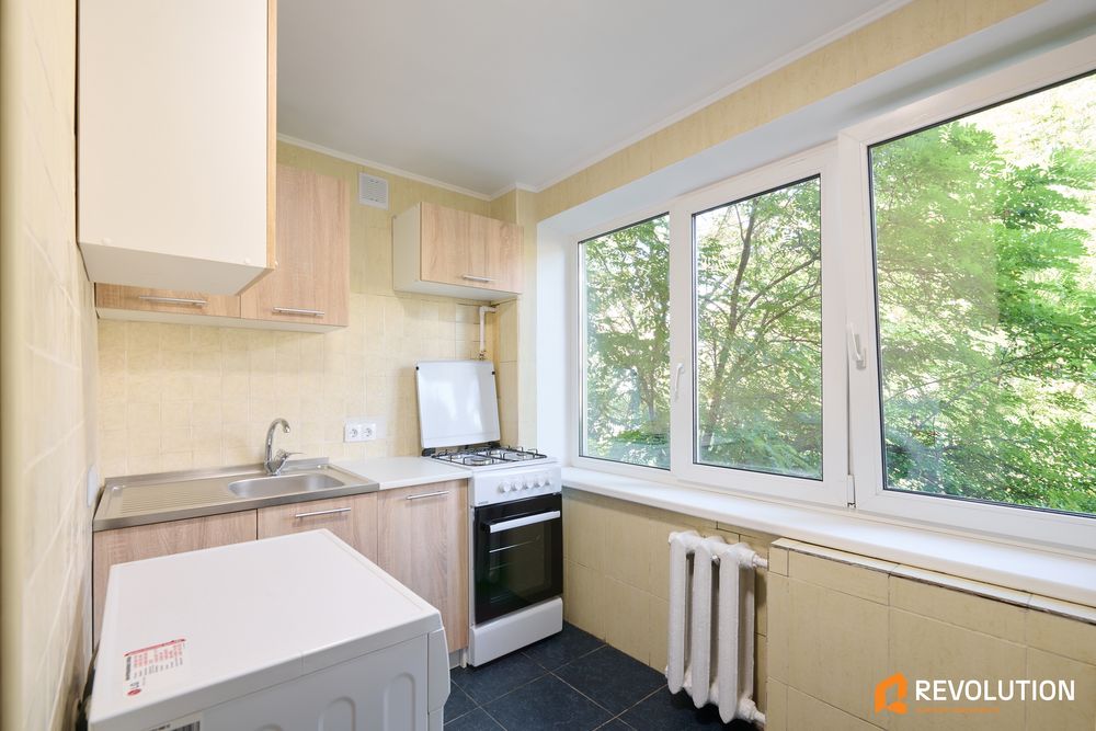 Без% , продаж 1 кімнатної квартири Бульвар Верховної Ради 18а, метро