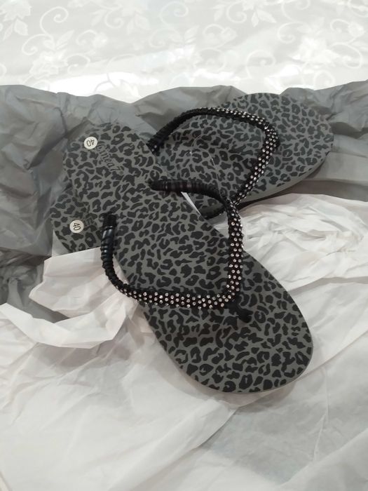 Chinelo decorados artesanal.