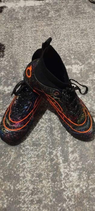 Сороконожки, взуття для футболу