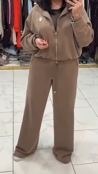 Продам НОВИЙ брючний костюм