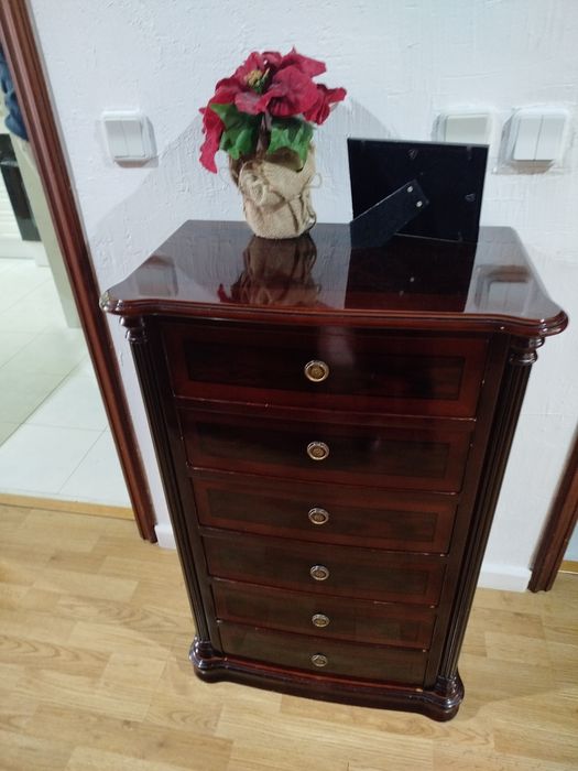 Camiseiro em madeira maciça