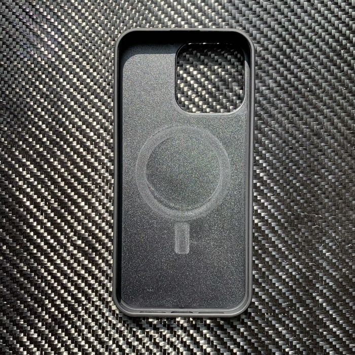 Кований карбоновий чохол на айфон 16 | 16 pro. З MagSafe