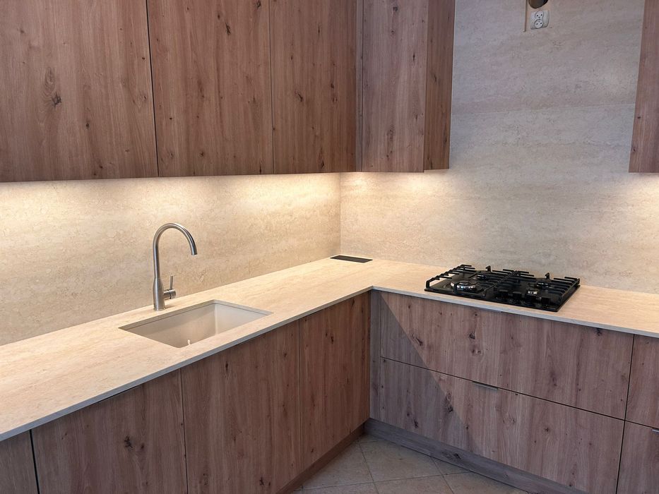 Parapety, schody, blaty z kamienia naturalnego i sztucznego na wymiar