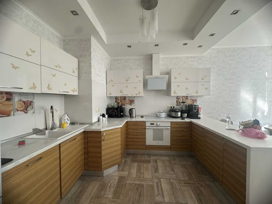 Трехкомнатная квартира и кухня 38м, ЖК "Звездный Городок", Армейская