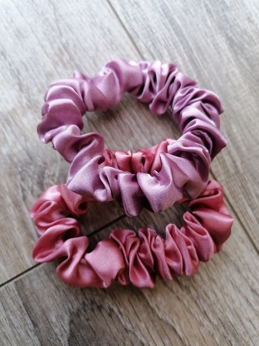 2 gumki do włosów 3