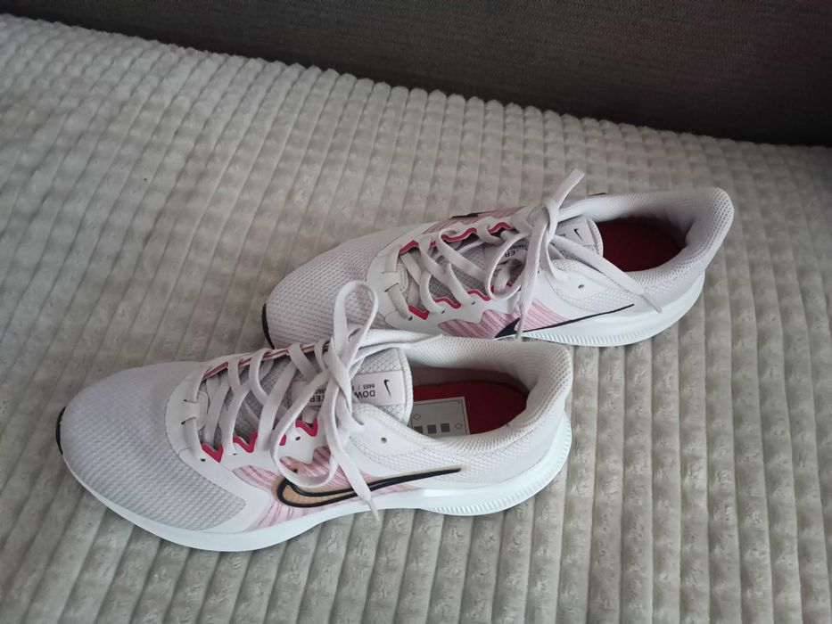 Кросівки жіночі (39 розмір) NIKE