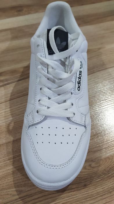 Кросівки Adidas   .