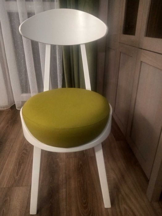 Sprzedam cztery krzesła