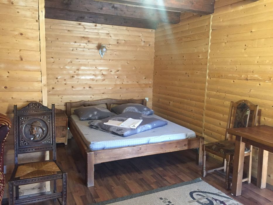 Відпочинок Табори Туристичні групи Котедж Кімнати Поляниця(Буковель)