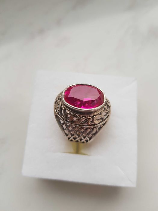 Stara Rosja kolos z rubinem