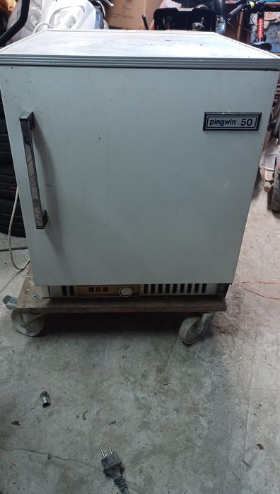 Zamrażarka mała sprawna