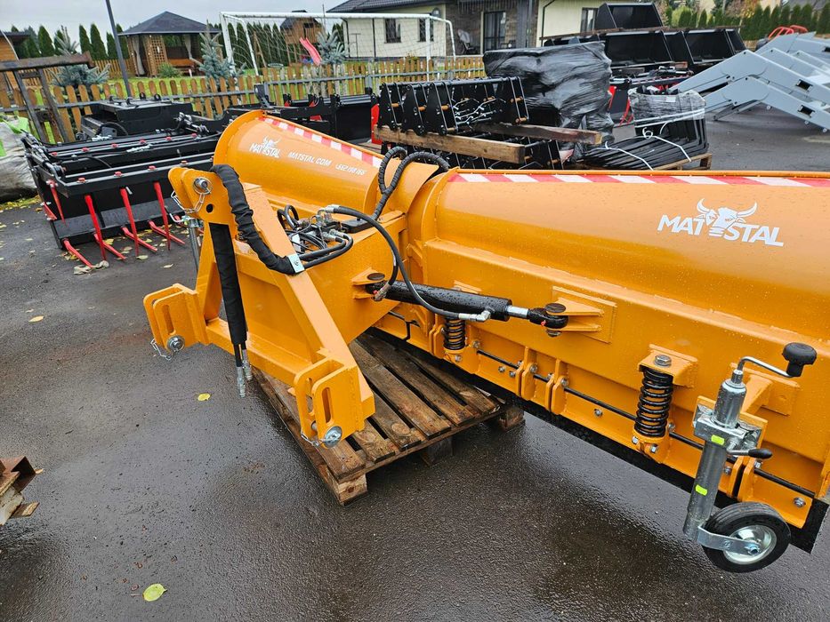 Pługi odśnieżne . Strzałka, proste