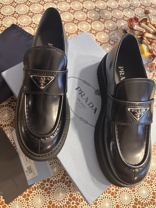 Eleganckie  czarne buty z ozdoba