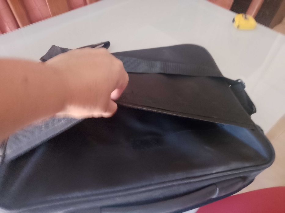 Mala para portátil como nova c muita arrumação